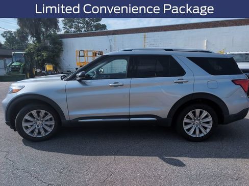 Used 2022 Ford Explorer Limited w/ Equipment Group 301A RWD image 4
