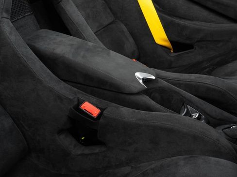 Used 2024 McLaren 750S Spider image 37