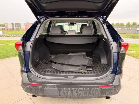Used 2022 Toyota RAV4 XLE Premium AWD/4WD image 5