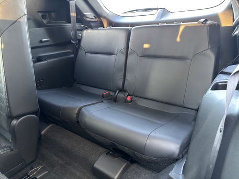 Used 2024 Mitsubishi Outlander SE image 11