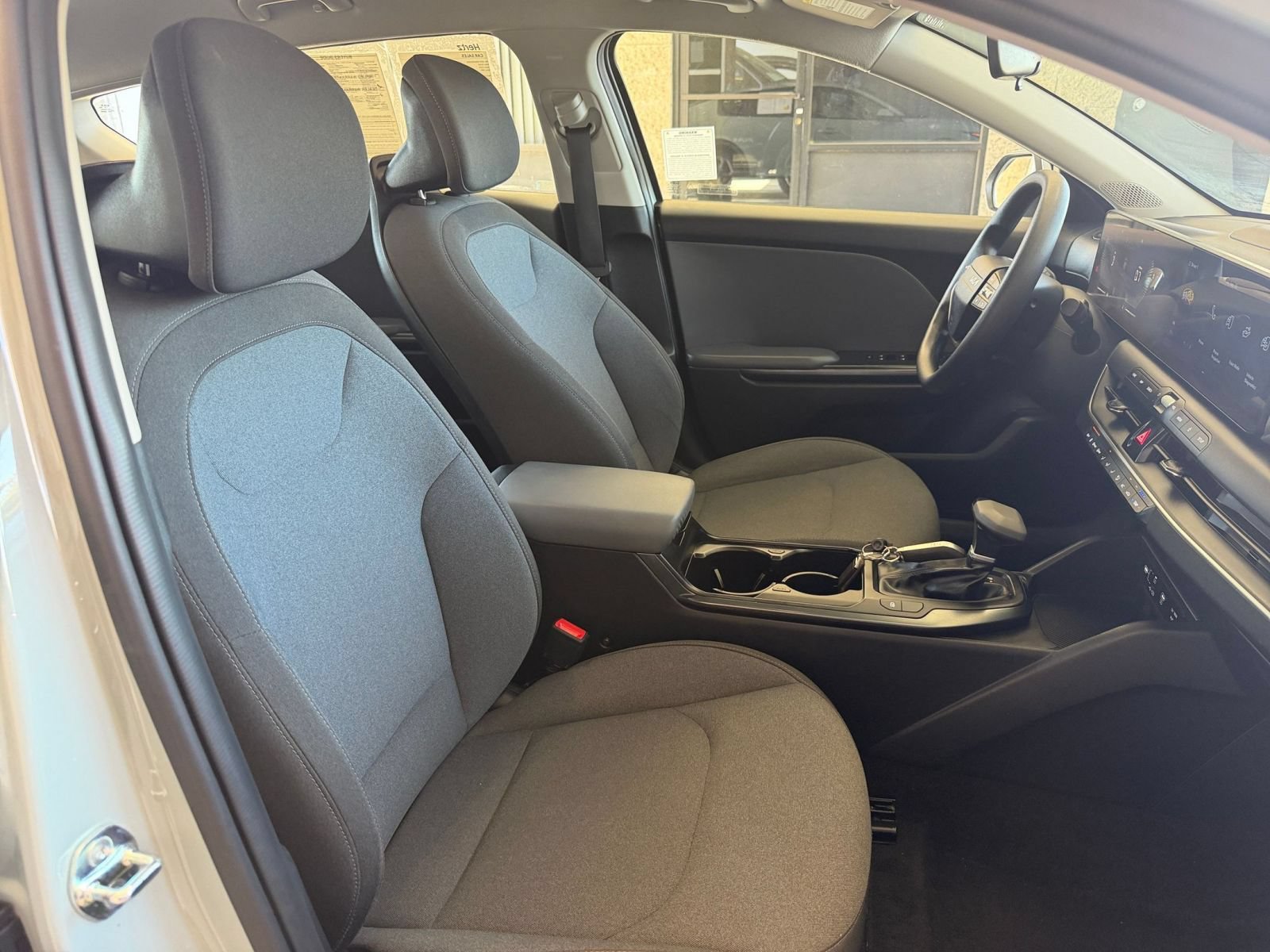 Used 2025 Kia K4 FWD image 34