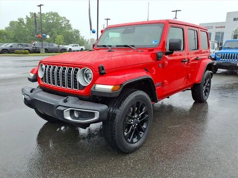 Used 2025 Jeep Wrangler Unlimited Sahara w/ Safety Group AWD/4WD image 9
