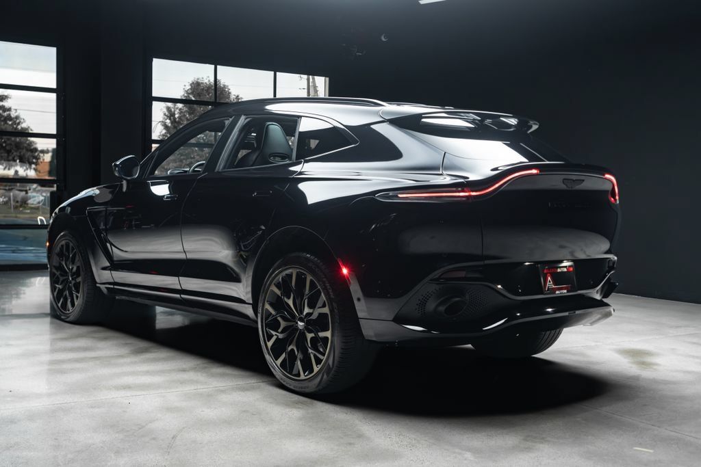 Used 2022 Aston Martin DBX AWD/4WD image 16