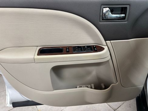 Used 2009 Ford Taurus SEL image 18