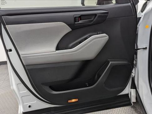 Used 2022 Toyota Highlander LE image 13