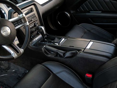 Used 2013 Ford Mustang Premium image 19