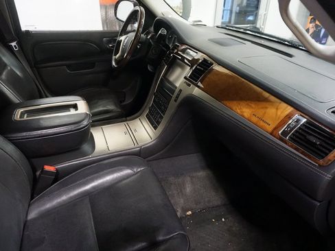 Used 2013 Cadillac Escalade Platinum image 24