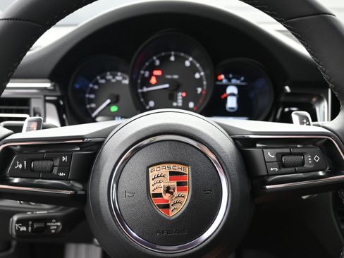 Certified 2025 Porsche Macan image 18