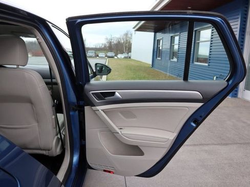 Used 2015 Volkswagen Golf S image 18