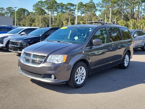 Used 2019 Dodge Grand Caravan SXT image 3