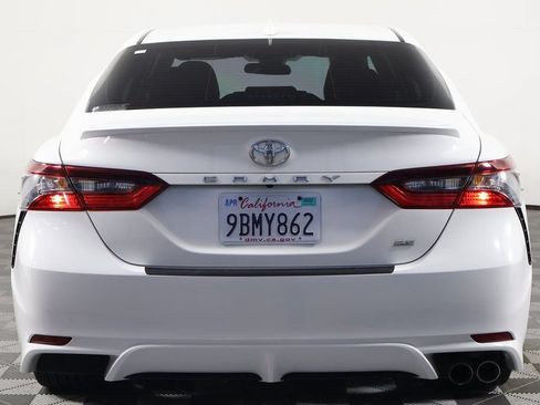 Used 2022 Toyota Camry SE FWD image 5
