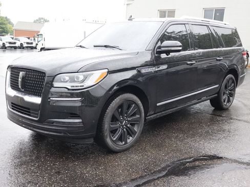 Used 2024 Lincoln Navigator L Reserve AWD/4WD image 2