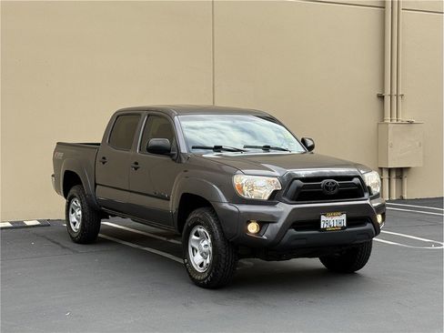 Used 2013 Toyota Tacoma PreRunner image 3
