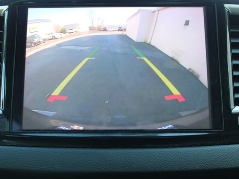 Used 2023 Chrysler Pacifica Touring-L image 27