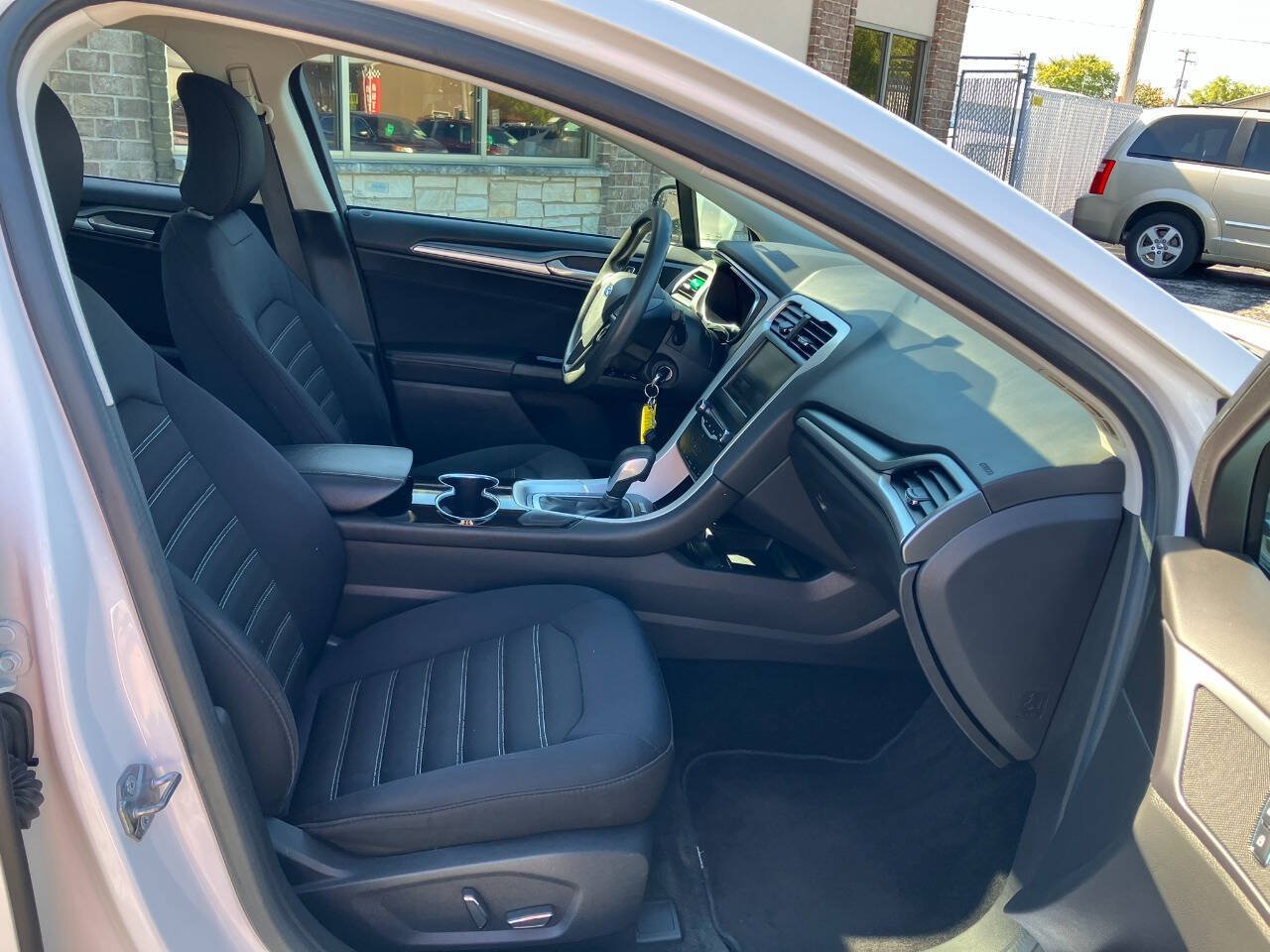 Used 2015 Ford Fusion SE FWD image 14