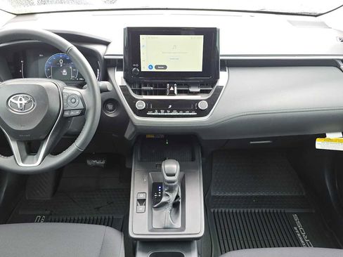 Used 2026 Toyota Corolla Cross LE AWD/4WD image 18