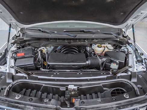 Used 2023 Chevrolet Suburban Premier image 17