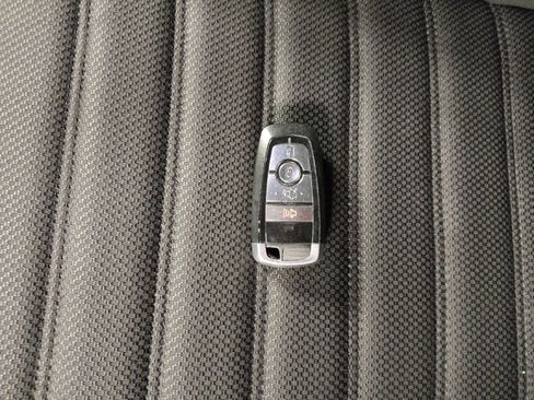 Used 2019 Ford Fusion SE image 32