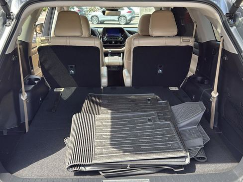 Certified 2024 Toyota Highlander XLE image 25