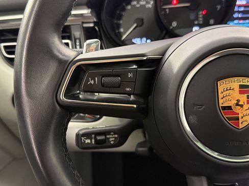 Certified 2024 Porsche Macan w/ Premium Plus Package AWD/4WD image 17