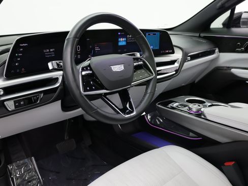 Used 2024 Cadillac Lyriq Luxury RWD image 11