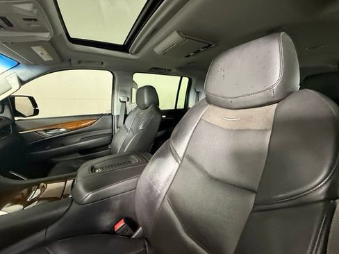 Used 2018 Cadillac Escalade ESV Premium Luxury AWD/4WD image 17