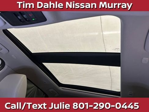 Used 2025 Nissan Rogue SL w/ SL Premium Package AWD/4WD image 33