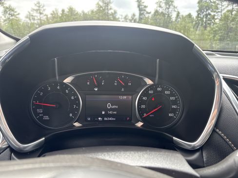 Used 2022 Chevrolet Equinox Premier FWD image 25