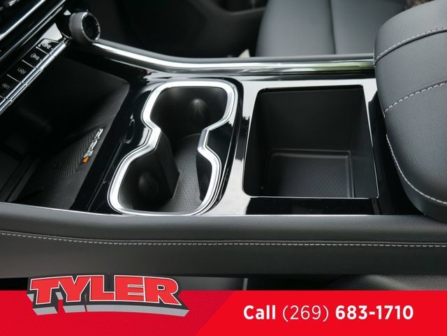 New 2026 Chevrolet Traverse LT w/ Driver Confidence Package AWD/4WD image 37