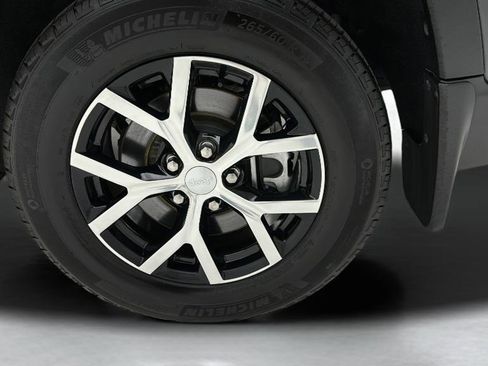 Used 2025 Jeep Grand Cherokee L Limited w/ Luxury Tech Group II AWD/4WD image 7