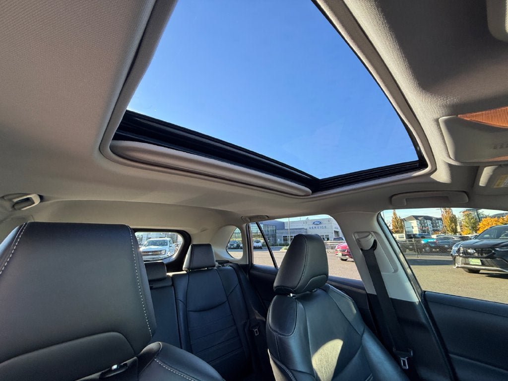 Used 2020 Toyota RAV4 XLE Premium AWD/4WD image 28