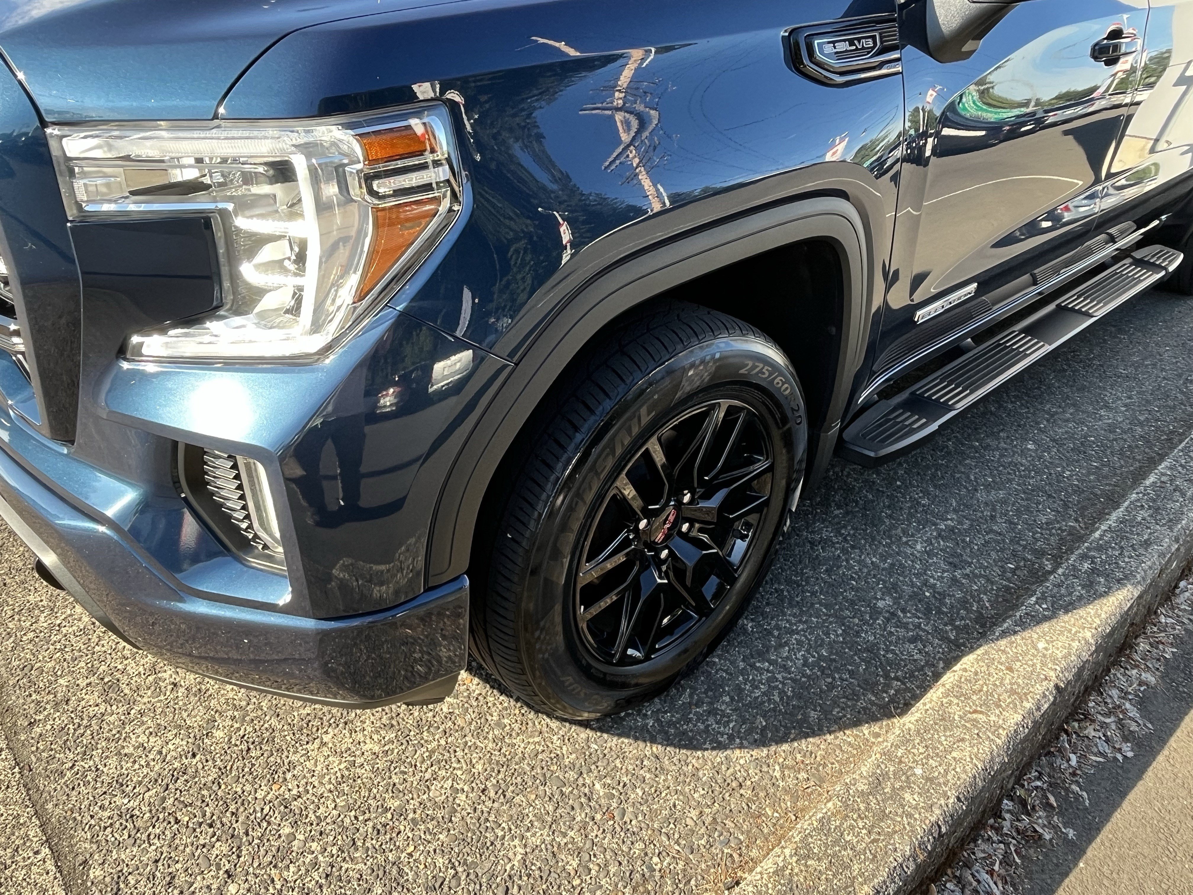 Used 2021 GMC Sierra 1500 Elevation w/ LPO, Elevation Black Package AWD/4WD image 8