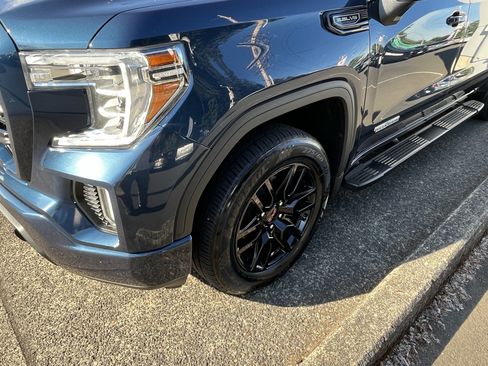 Used 2021 GMC Sierra 1500 Elevation w/ LPO, Elevation Black Package AWD/4WD image 8