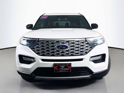 Used 2023 Ford Explorer Platinum w/ Technology Package RWD image 2