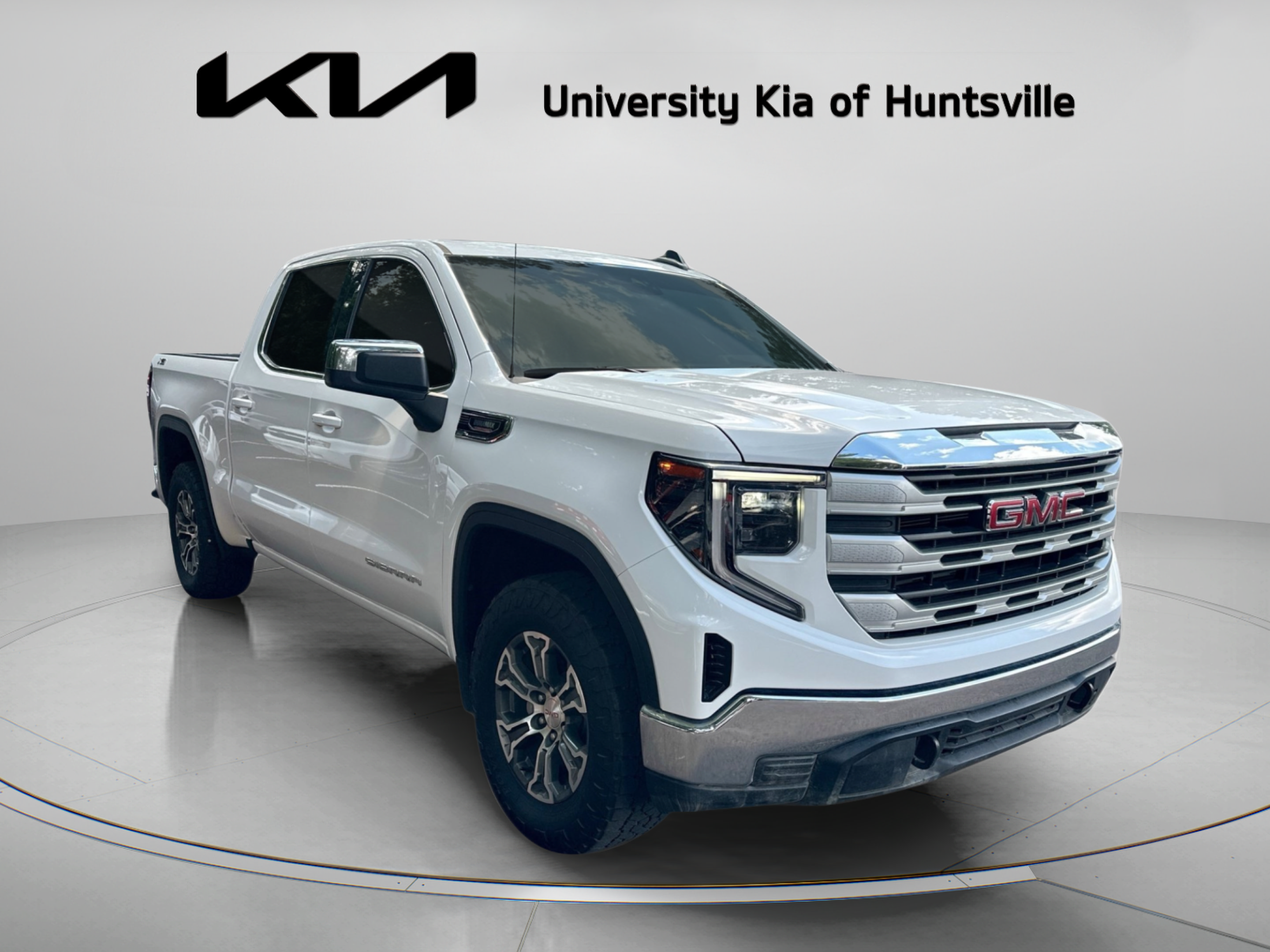 Used 2024 GMC Sierra 1500 SLE w/ Preferred Package AWD/4WD image 1