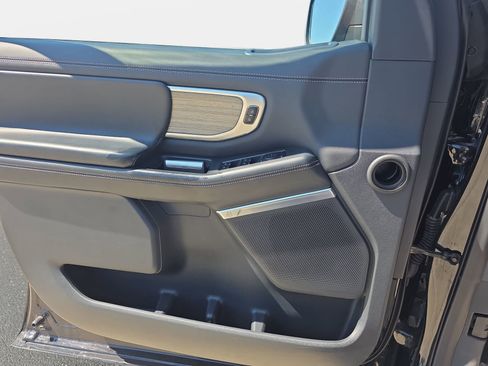 Used 2025 Ford Expedition Max Platinum AWD/4WD image 26