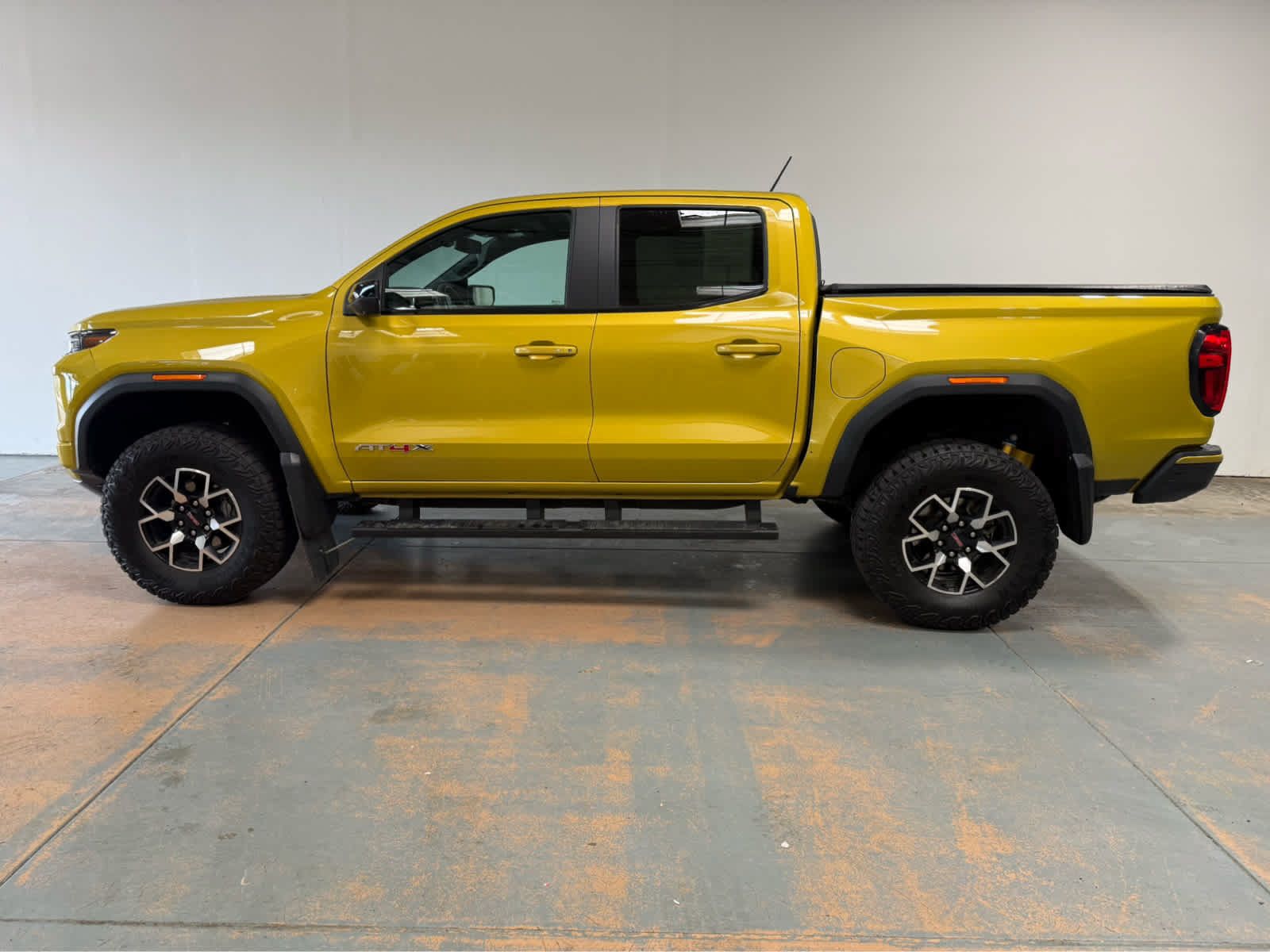 Used 2024 GMC Canyon AT4X AWD/4WD image 2