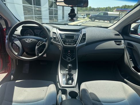 Used 2015 Hyundai Elantra SE FWD image 17