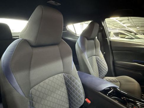 Used 2022 Toyota C-HR XLE FWD image 27