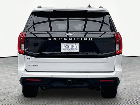 Certified 2025 Ford Expedition Active AWD/4WD image 4