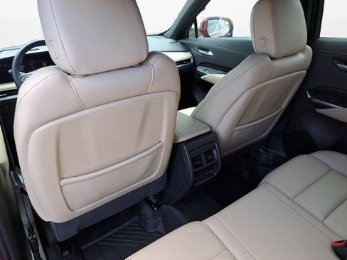 Certified 2025 Cadillac XT4 Premium Luxury w/ Cold Weather Package FWD image 13
