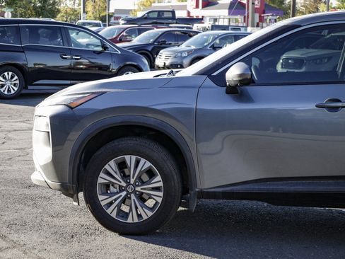 Used 2021 Nissan Rogue SV image 9