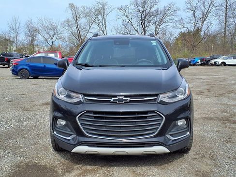 Used 2018 Chevrolet Trax Premier w/ Midnight Edition FWD image 2