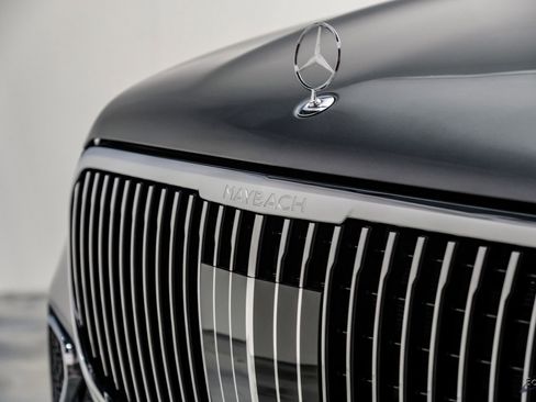 Used 2024 Mercedes-Benz Maybach GLS 600 4MATIC image 40