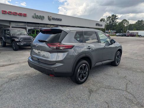 Used 2025 Nissan Rogue SV AWD/4WD image 3