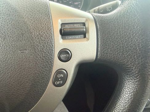 Used 2011 Nissan Rogue SV w/ Premium Pkg image 14