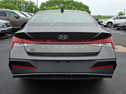 Used 2024 Hyundai Elantra SE FWD image 5