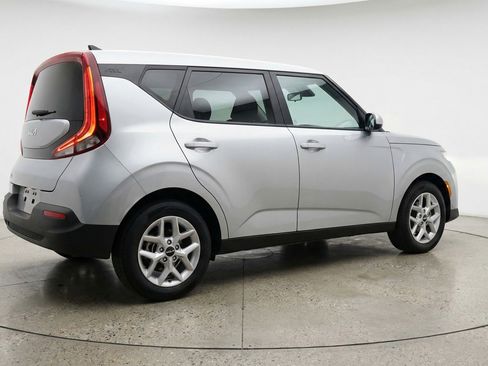 Used 2025 Kia Soul LX w/ LX Technology Package FWD image 9