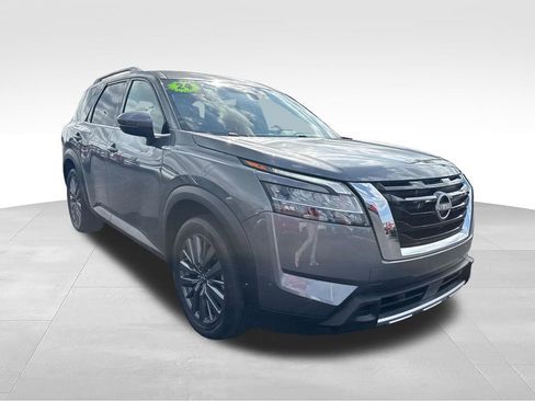 Used 2024 Nissan Pathfinder SL w/ SL Premium Package AWD/4WD image 8