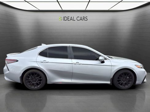 Used 2022 Toyota Camry SE w/ TRD Appearance Package (TMS) FWD image 4